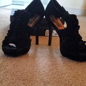 Steve Madden Luxe black suede size 8.5